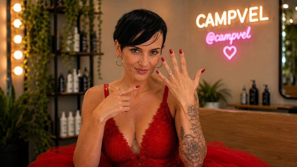 Uñas para boda siendo invitada con vestido rojo diseño elegante y moderno