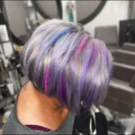 Corte corto con coloración violeta realizado en CAMPVEL